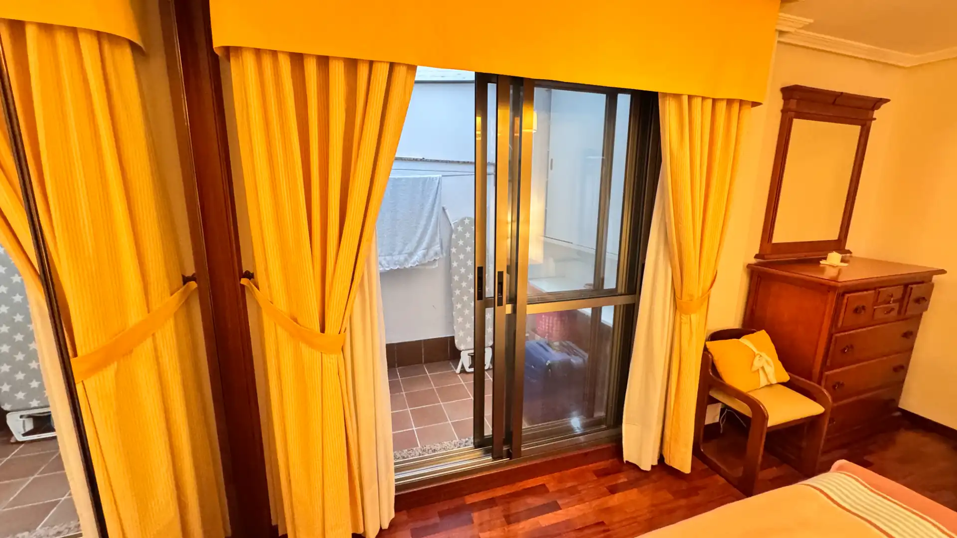 Schlafzimmer von Wohnung zum Verkauf in Arteixo mit Heizung, Parkett und Terrasse