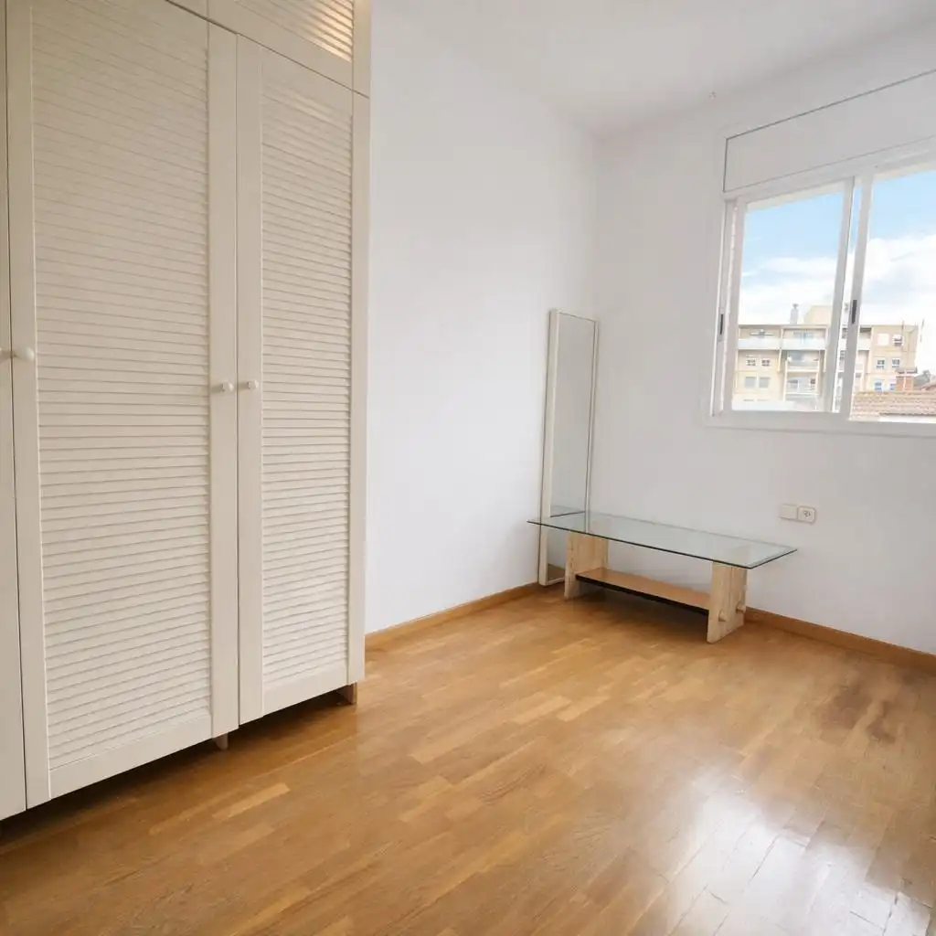 Habitación de Ático en venta en Cerdanyola del Vallès con Aire acondicionado, Calefacción y Parquet