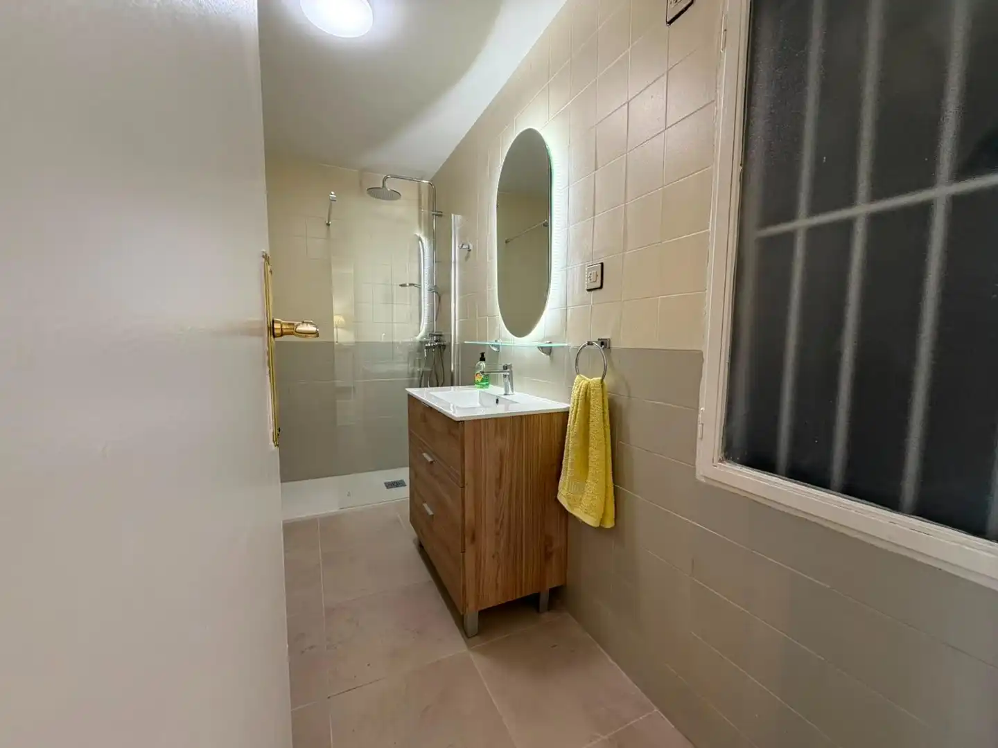 Badezimmer von Wohnung zur Miete in Granada mit Heizung, Abstellraum und Möbliert
