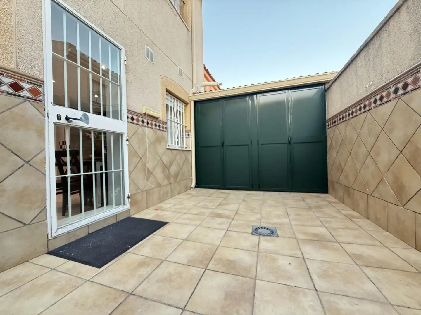 Vista exterior de Casa o xalet en venda en Jerez de la Frontera amb Aire condicionat i Balcó