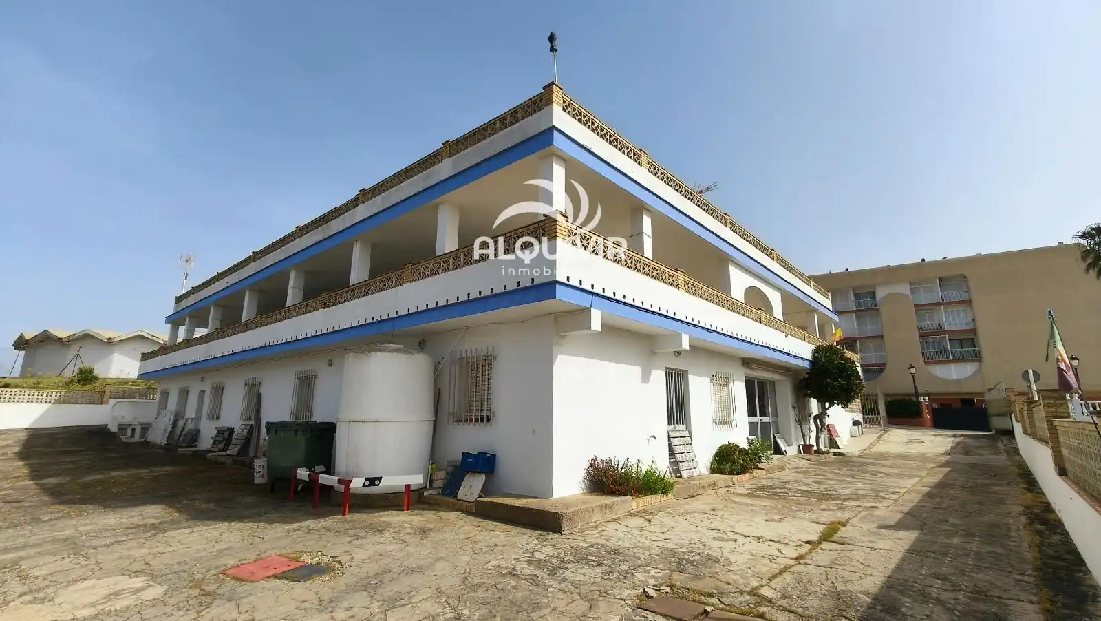 Vista exterior de Edificio en venta en Almonte