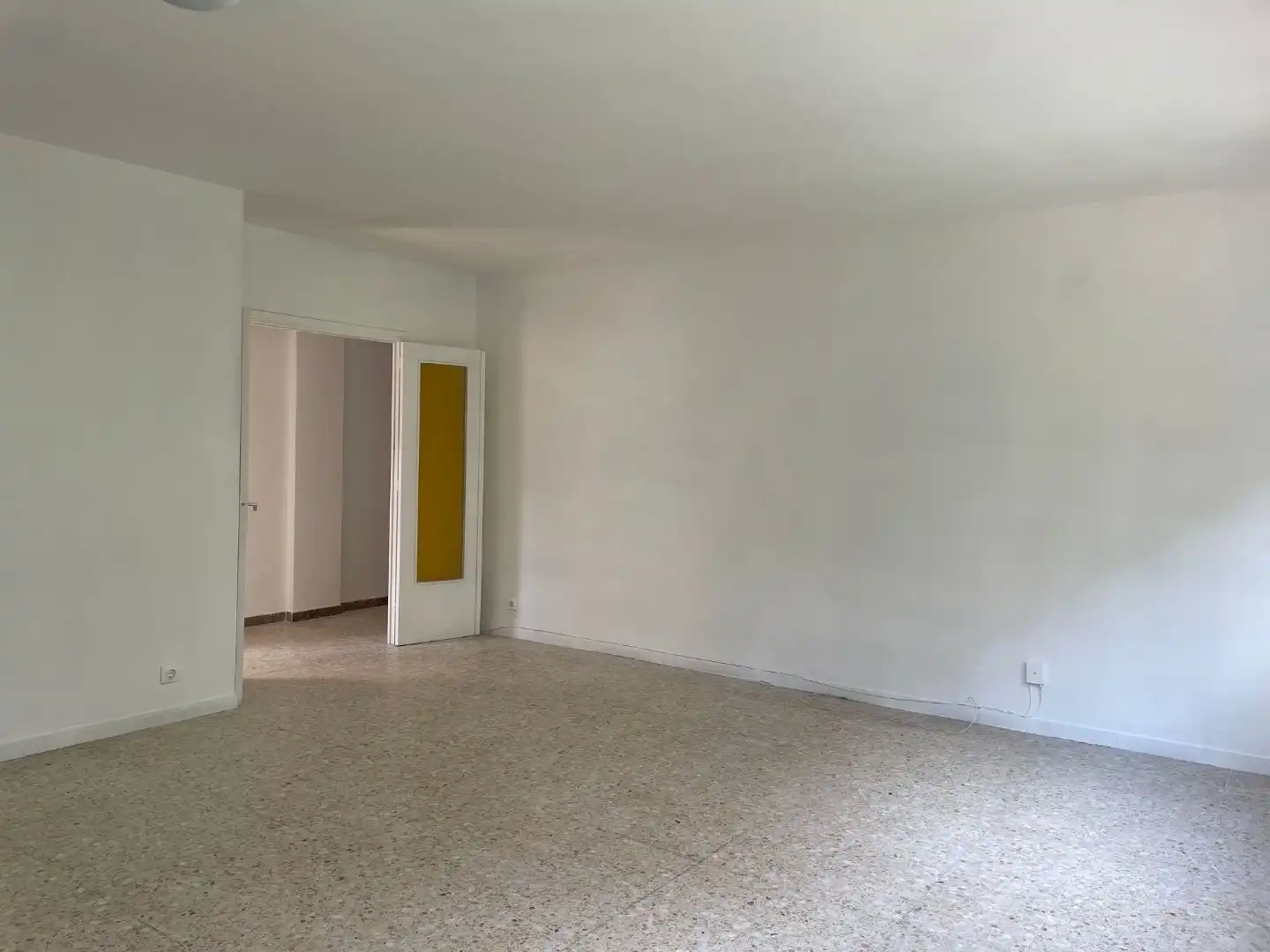 Flat with lift for sale in Avinguda de la Independència 21, imagen 2