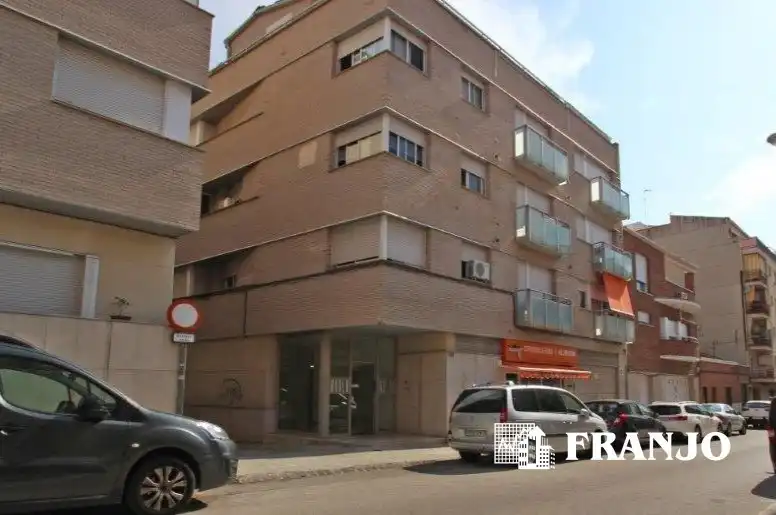 Flat for rent in Terrassa  with Heating