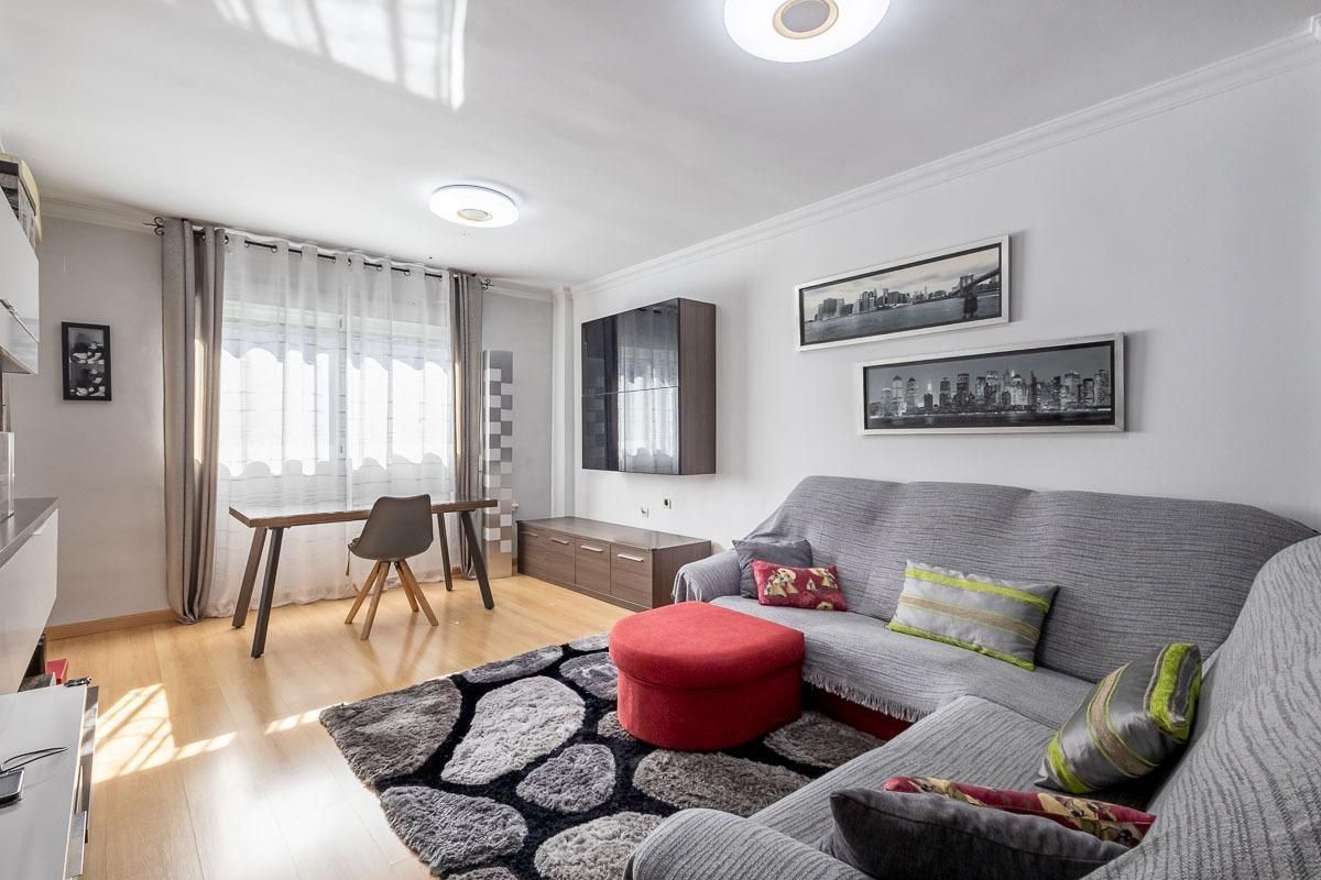 Sala d'estar de Pis en venda en  Granada Capital amb Aire condicionat, Terrassa i Balcó