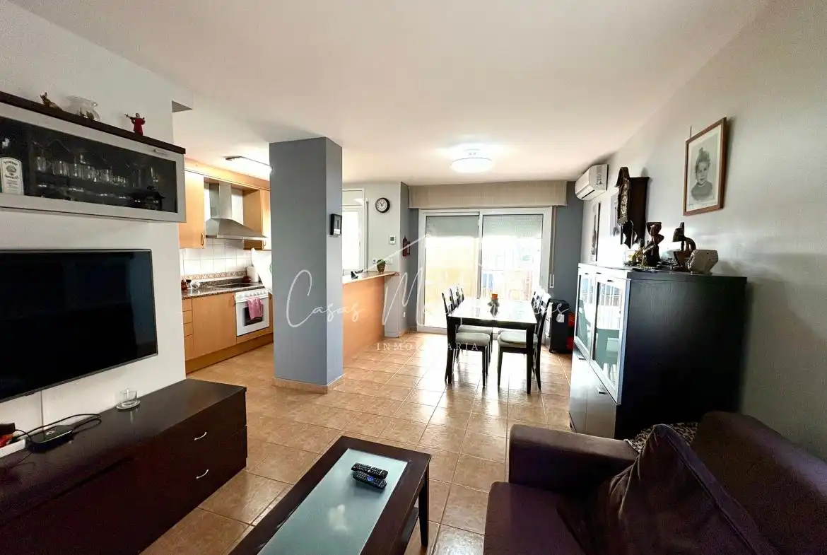 Sala de estar de Casa adosada en venta en Mont-roig del Camp con Aire acondicionado, Calefacción y Terraza