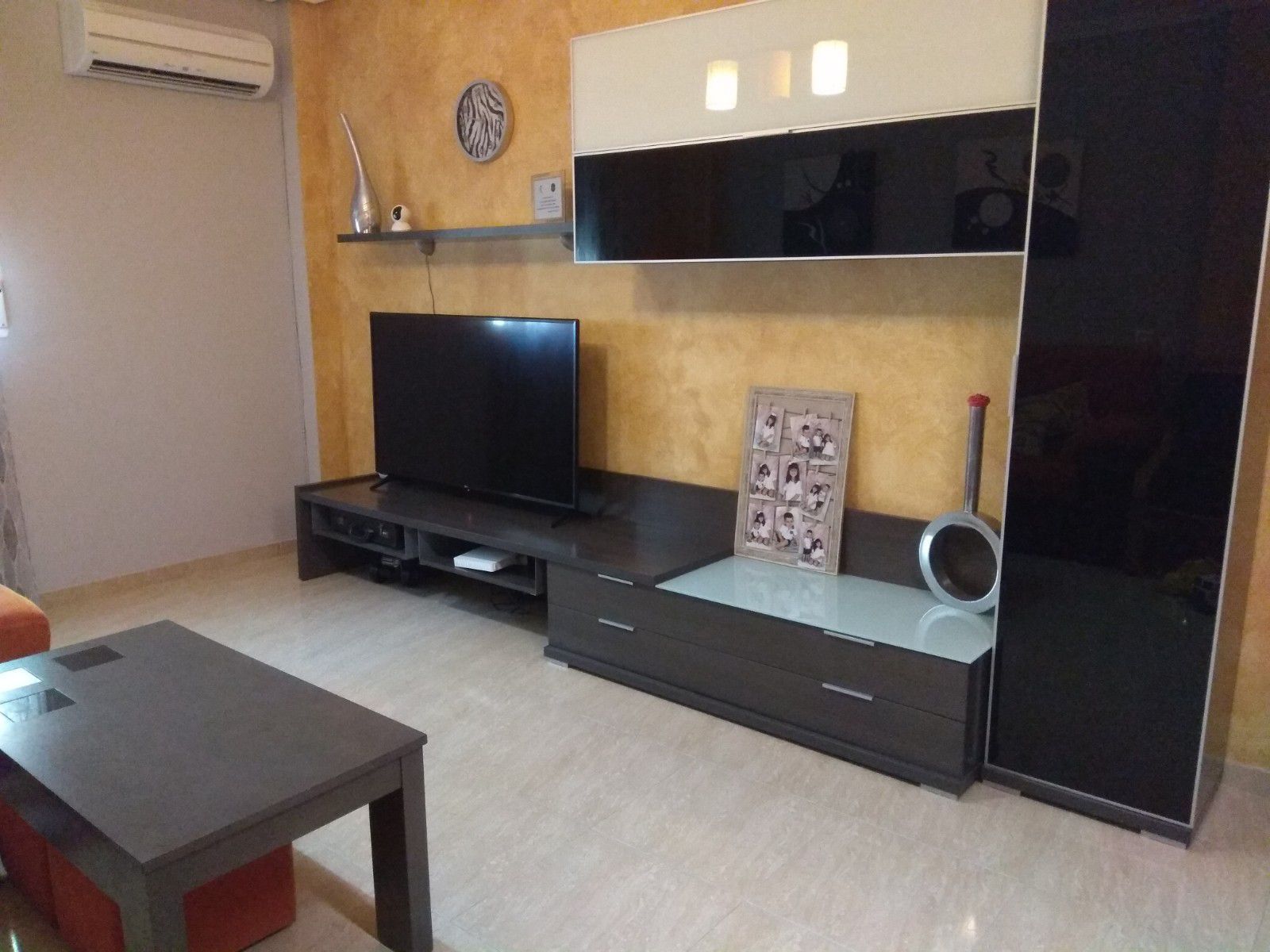 Sala d'estar de Planta baixa en venda en Andújar amb Aire condicionat