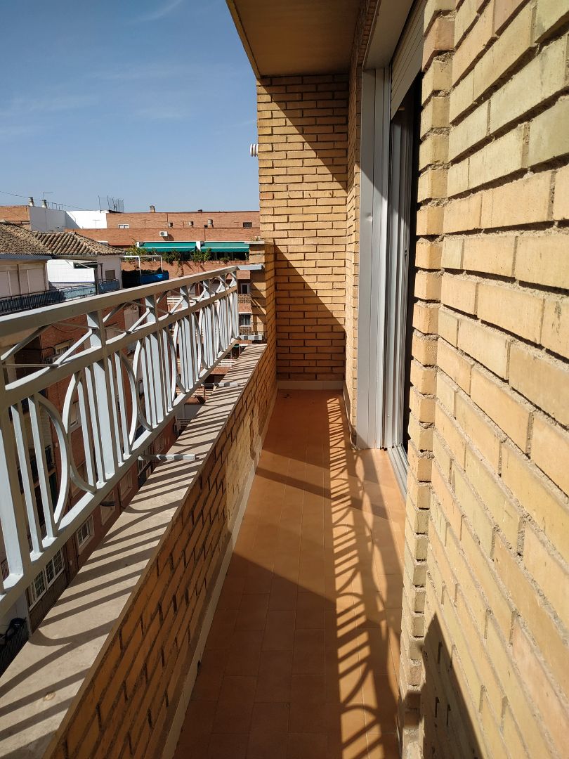 Terrassa de Pis de lloguer en  Granada Capital amb Calefacció, Moblat i Rentadora