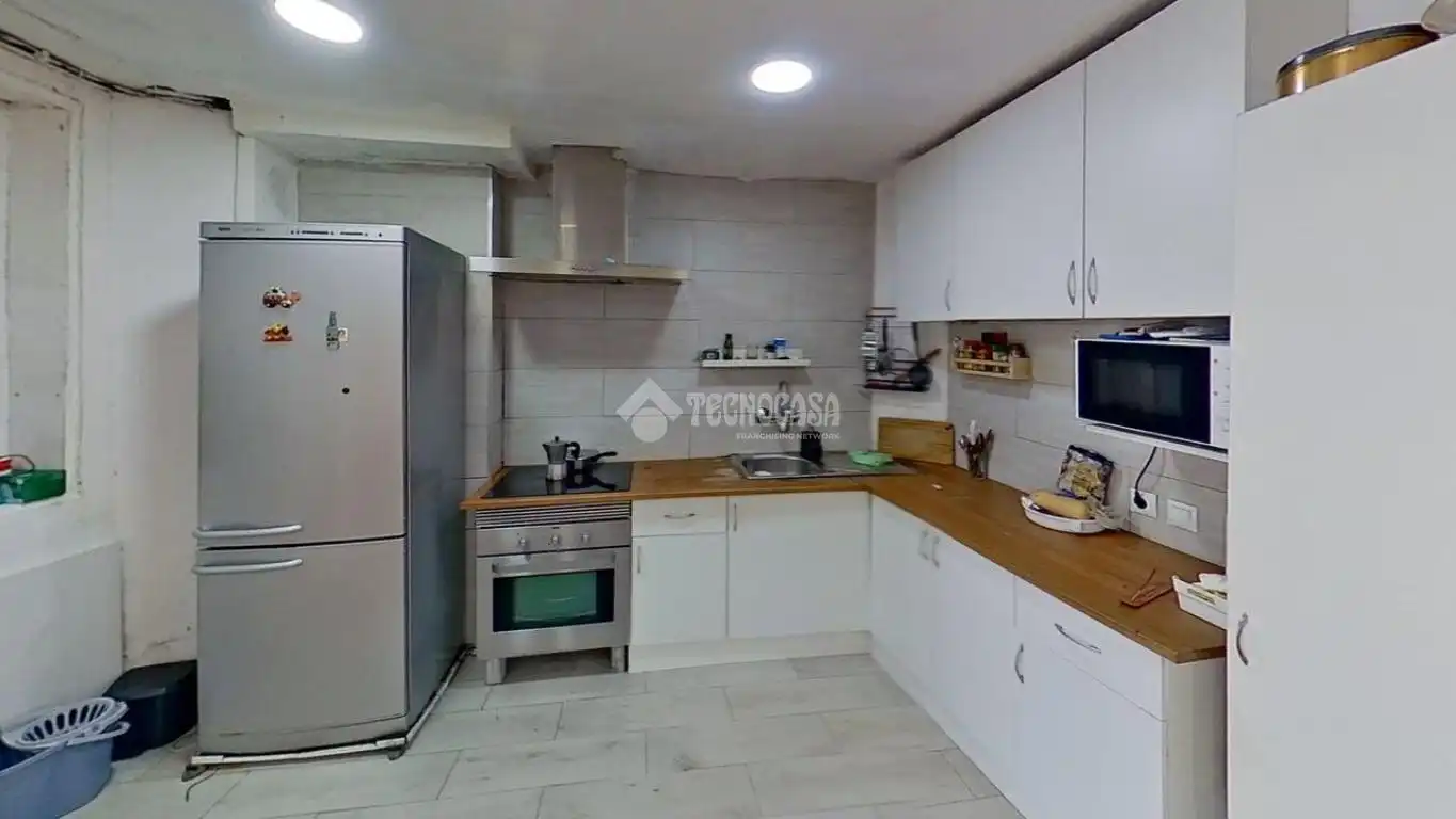 Küche von Wohnung zum Verkauf in Manresa mit Abstellraum