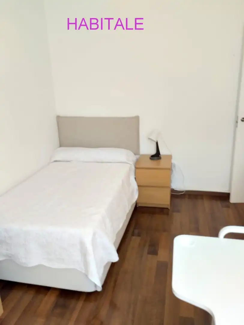 Habitación de Piso en venta en Zaragoza con Amueblado