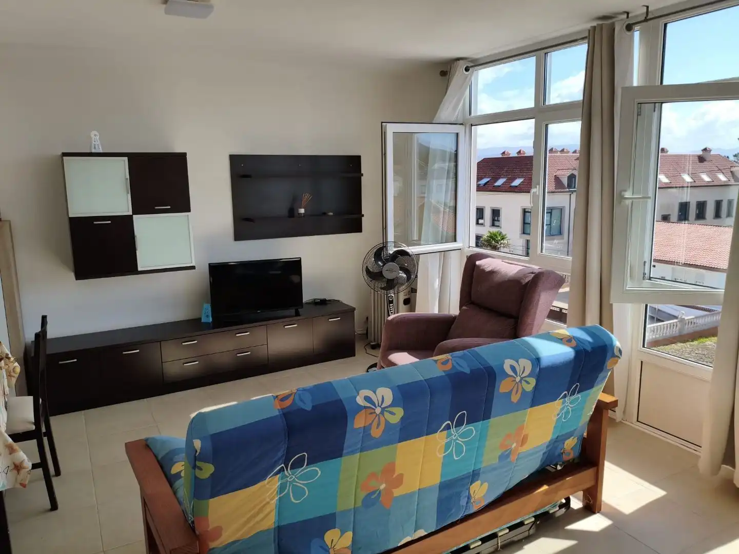 Wohnzimmer von Wohnung zur Miete in Fisterra mit Abstellraum, Möbliert und Ofen