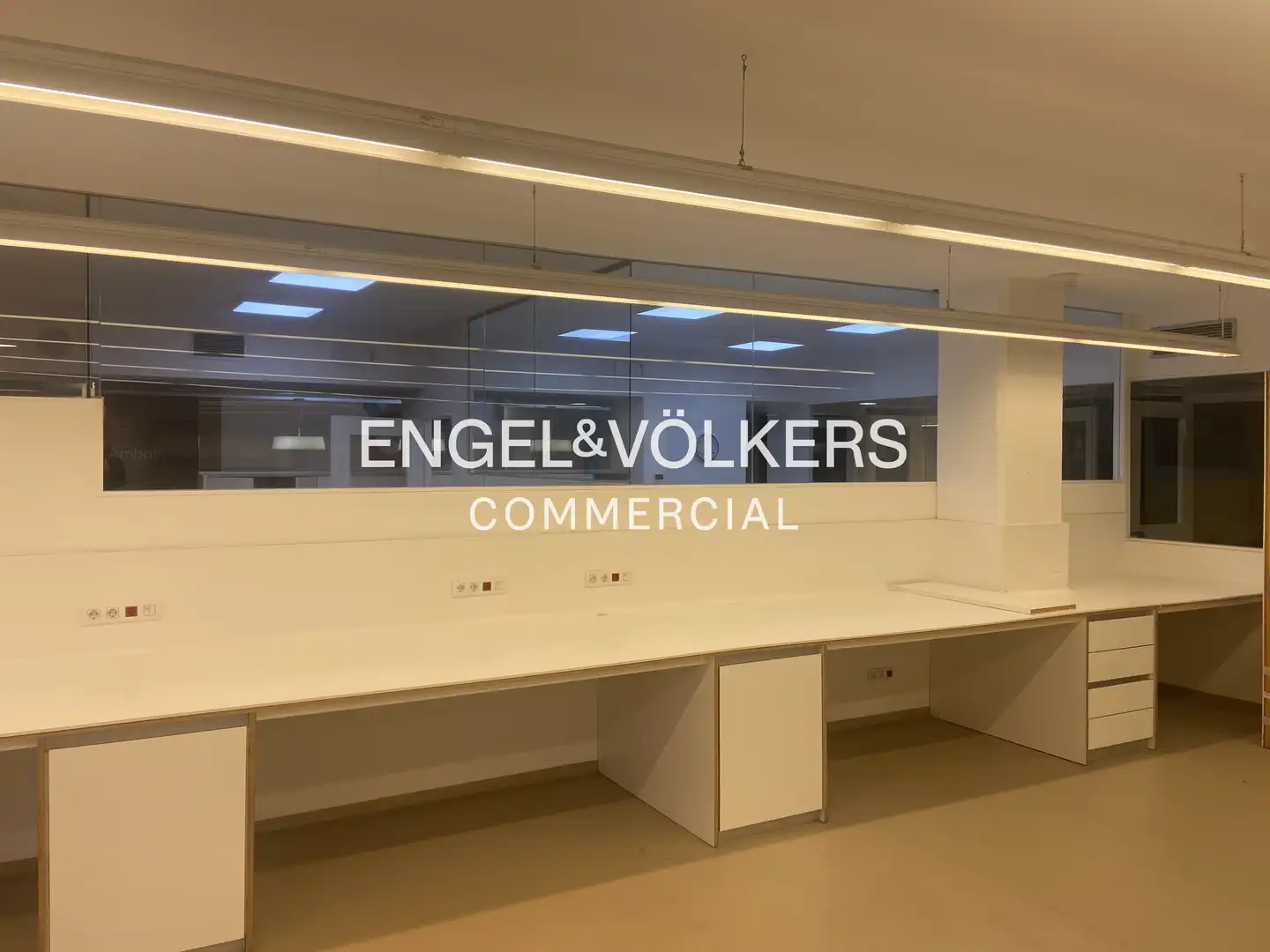 Oficina de alquiler en L'Hospitalet de Llobregat con Terraza