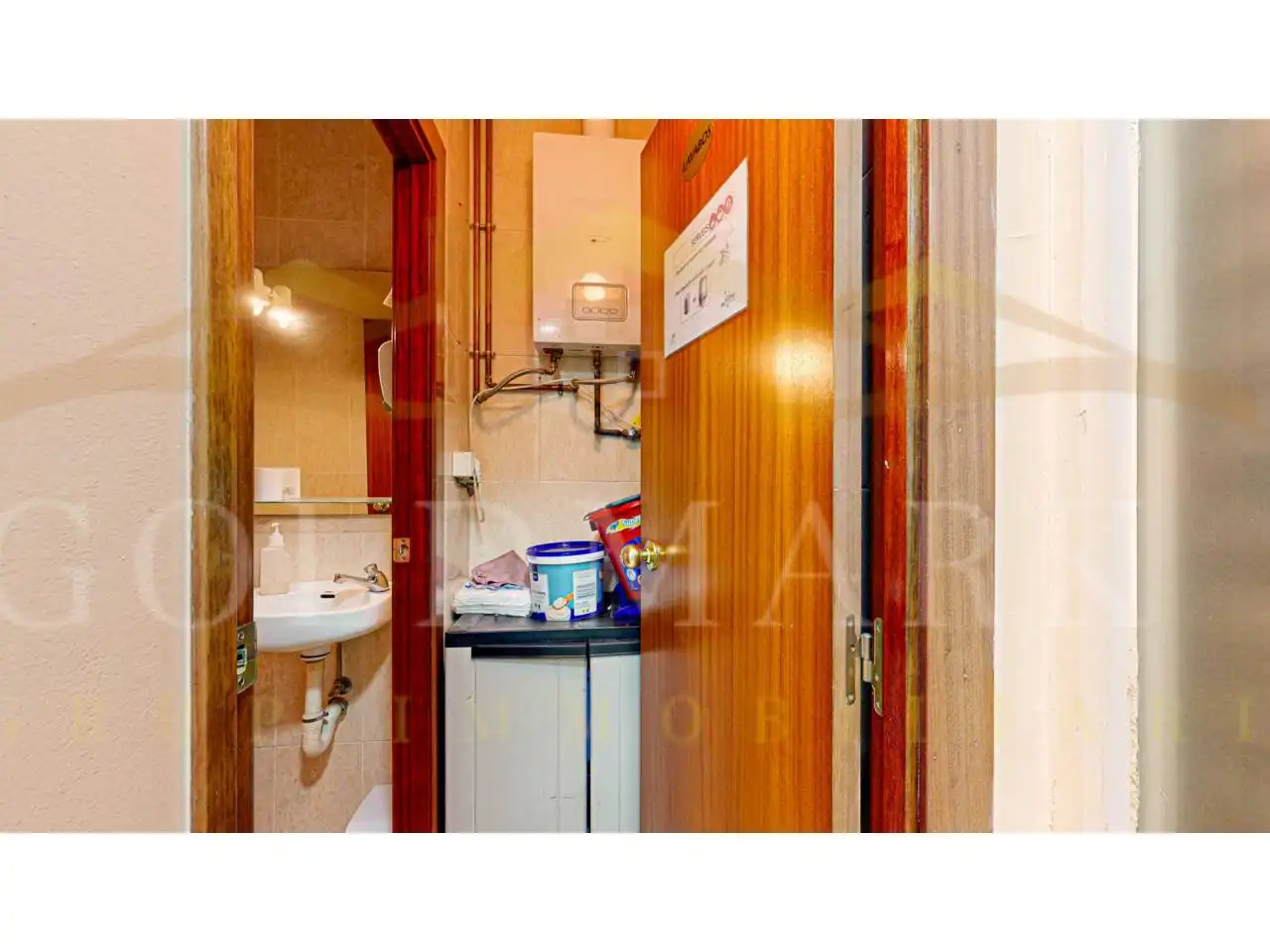 Bathroom of Commercial properties for transfer in Ripollet