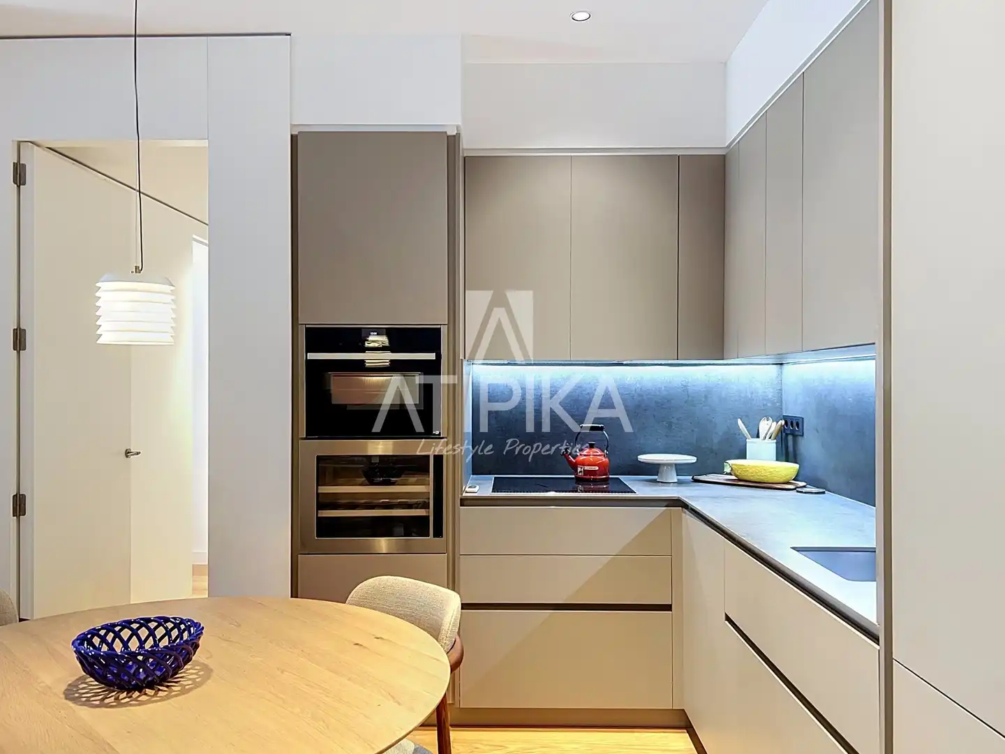 Cuina de Pis de lloguer en Barcelona amb Aire condicionat, Parquet i Moblat