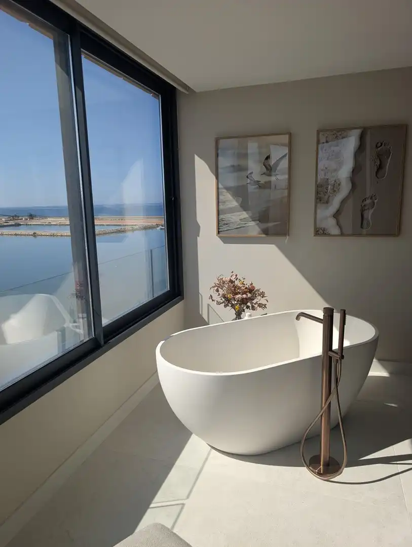 Baño de Piso de alquiler en Torrevieja con Aire acondicionado, Terraza y Amueblado
