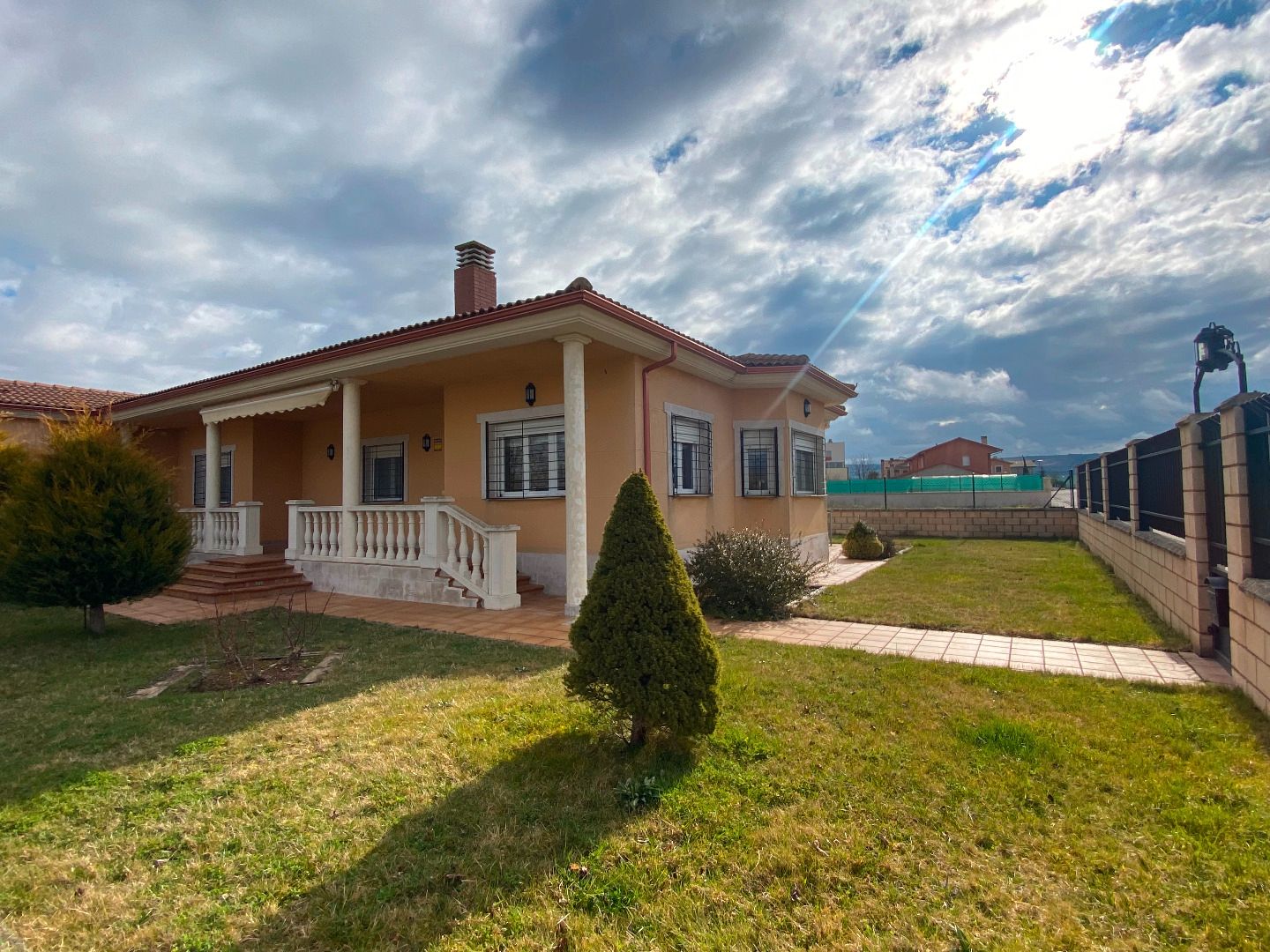 Exterior view of House or chalet for sale in Quintanilla Vivar  with Heating, Private garden and Terrace