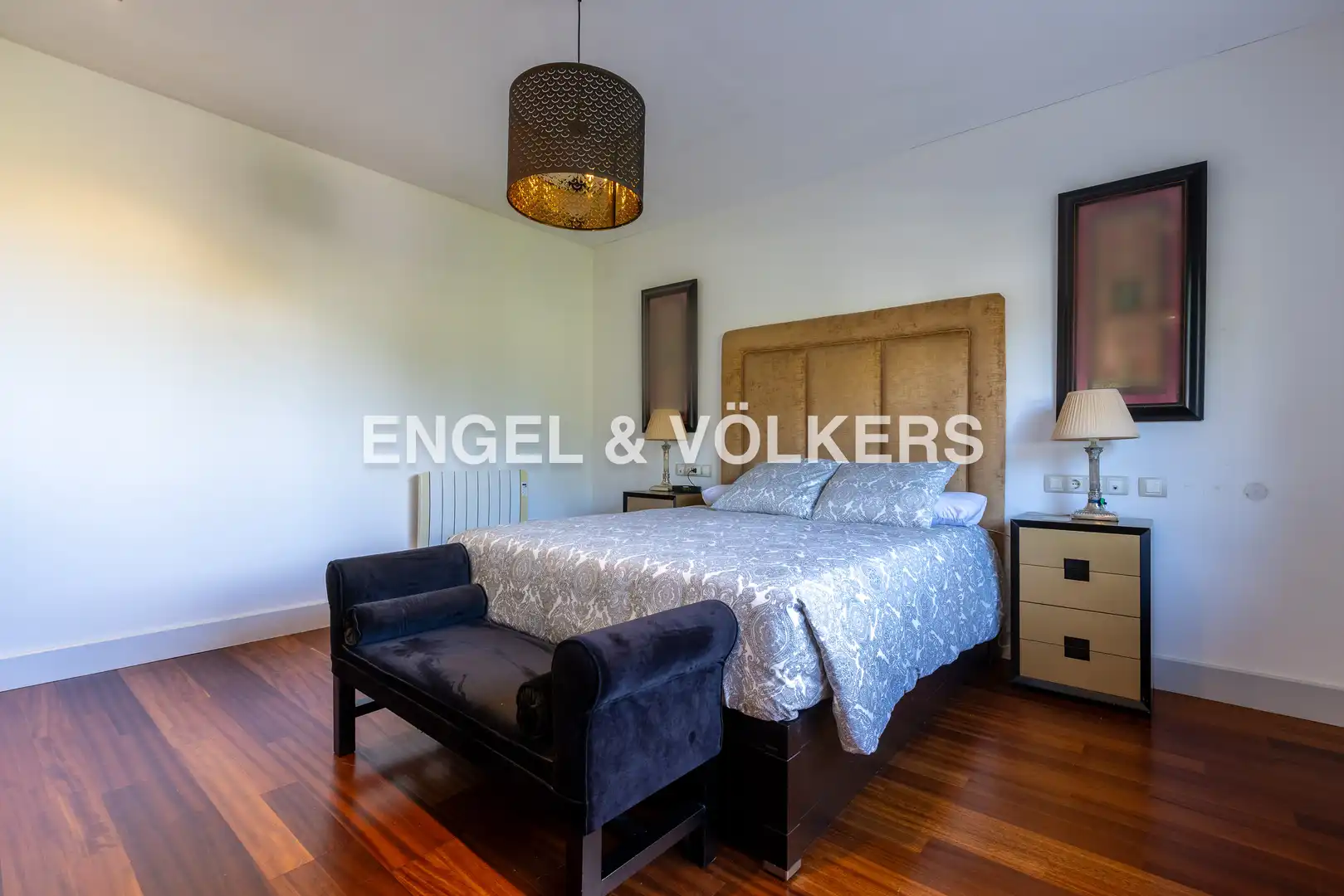 Schlafzimmer von Country house zum Verkauf in Camas mit Klimaanlage, Heizung und Privatgarten