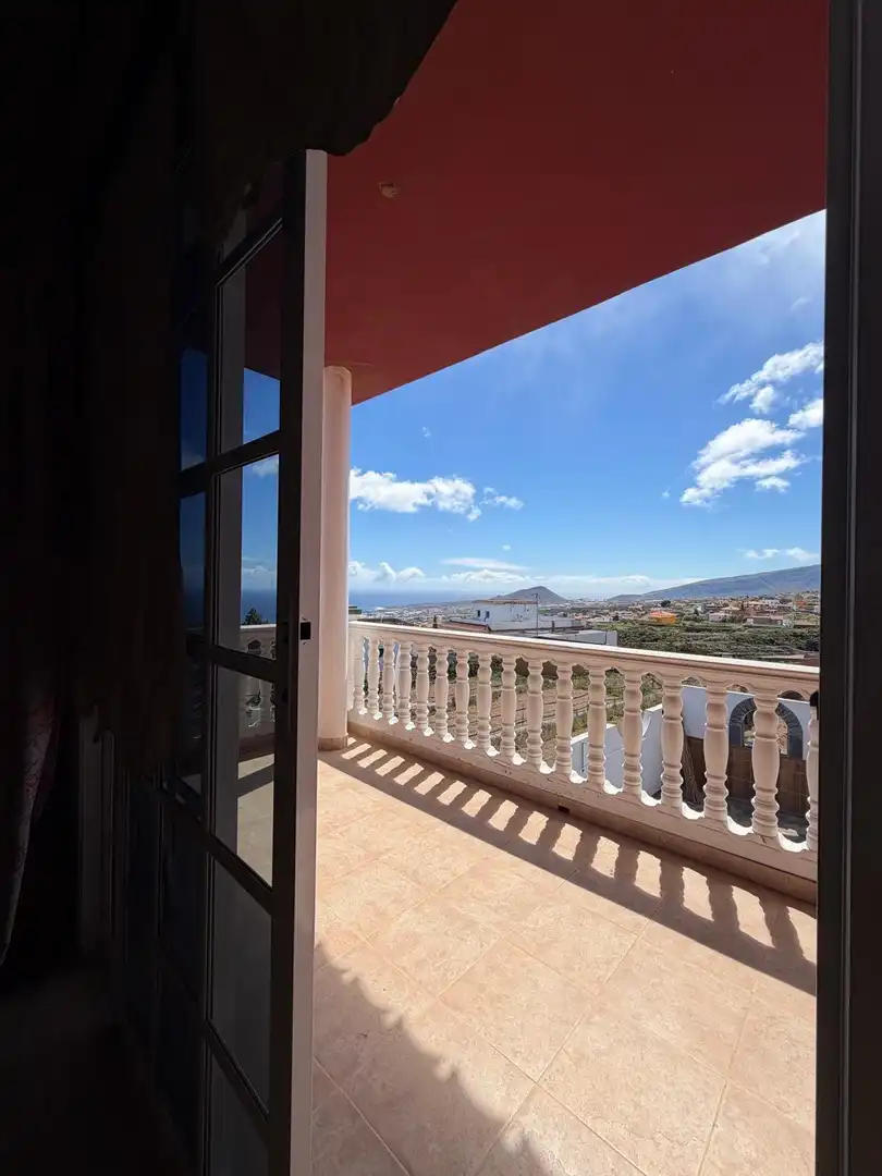 Vista exterior de Casa o xalet en venda en Candelaria amb Jardí privat, Terrassa i Balcó