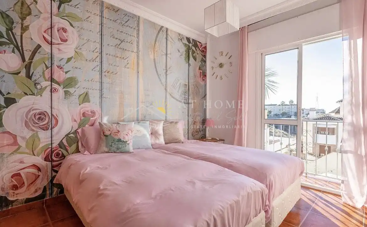 Habitación de Casa o chalet en venta en Nerja con Terraza, Piscina y Horno