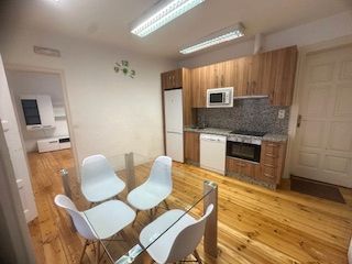 Vista exterior de Apartament de lloguer en León Capital  amb Calefacció, Parquet i Moblat