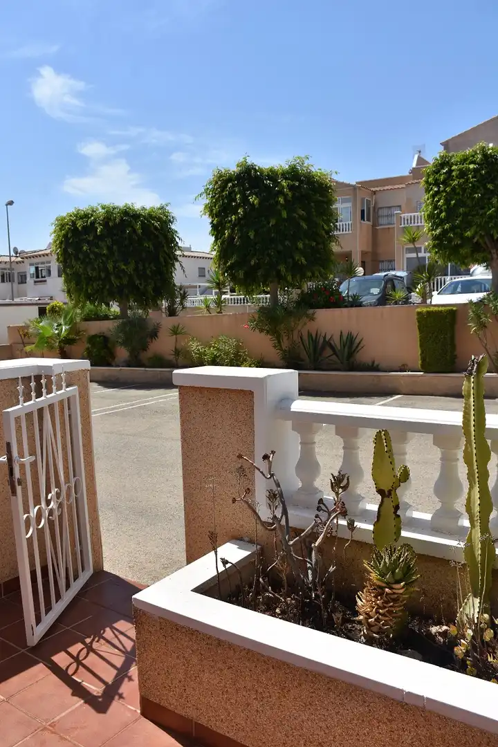 Vista exterior de Dúplex en venta en Orihuela con Terraza, Piscina y Amueblado