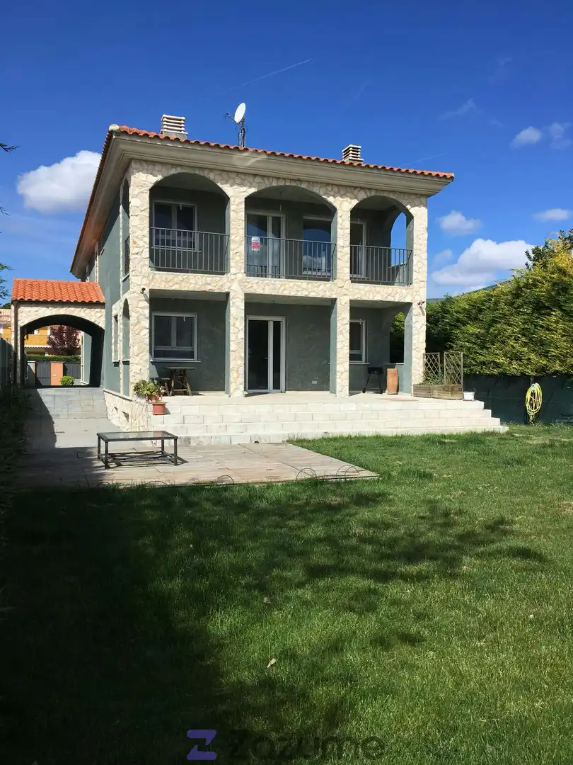 Terraza de Casa o chalet de alquiler en Aldeamayor de San Martín con Calefacción, Jardín privado y Terraza