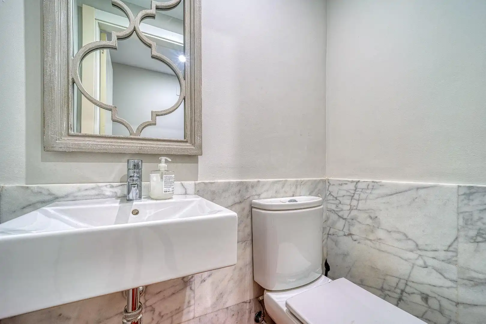 Baño de Planta baja de alquiler en Majadahonda con Aire acondicionado, Calefacción y Jardín privado