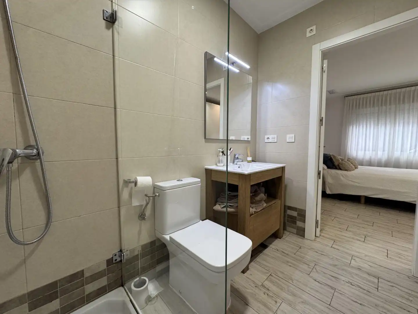 Badezimmer von Erdgeschoss zum Verkauf in Elche / Elx mit Klimaanlage, Heizung und Möbliert