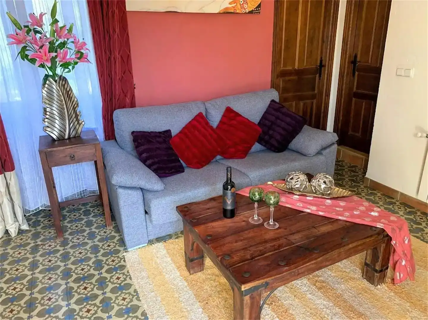 Sala d'estar de Local en venda en Ronda amb Aire condicionat, Parquet i Moblat