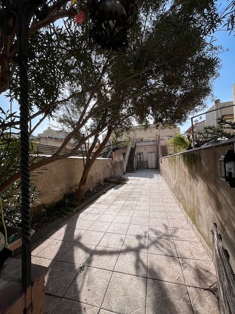 Houses for sale in Carrer de Latorre, Eixample, Centre - Sant Oleguer