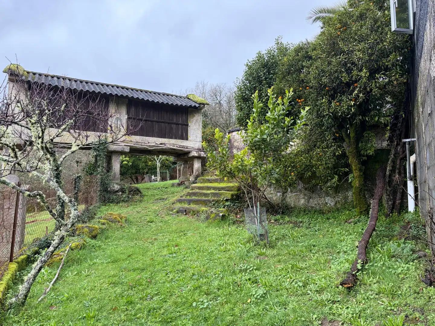 Vista exterior de Casa o xalet en venda en Mondariz amb Jardí privat i Moblat