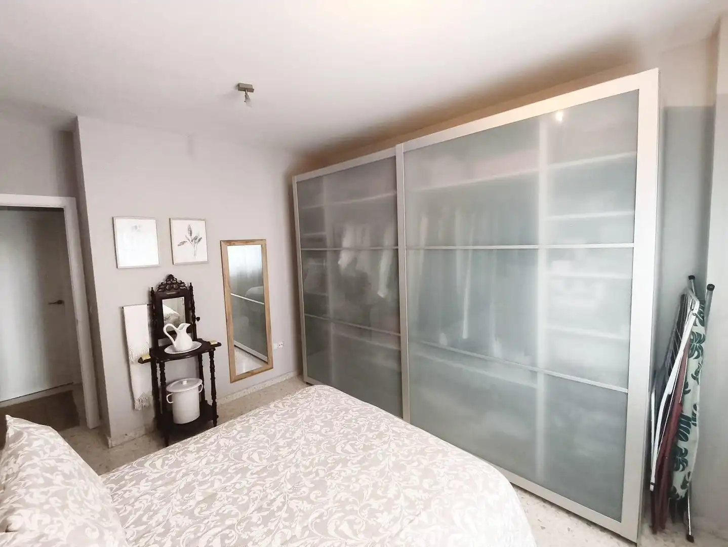 Bedroom of Flat for sale in Sevilla  with Air Conditioner and Storage room