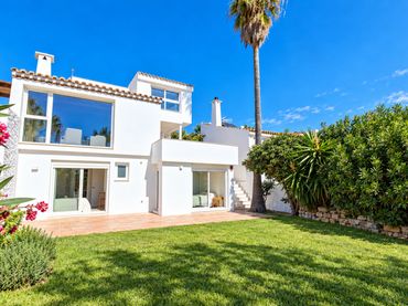 Casa con piscina en venta en Estepona Pueblo
