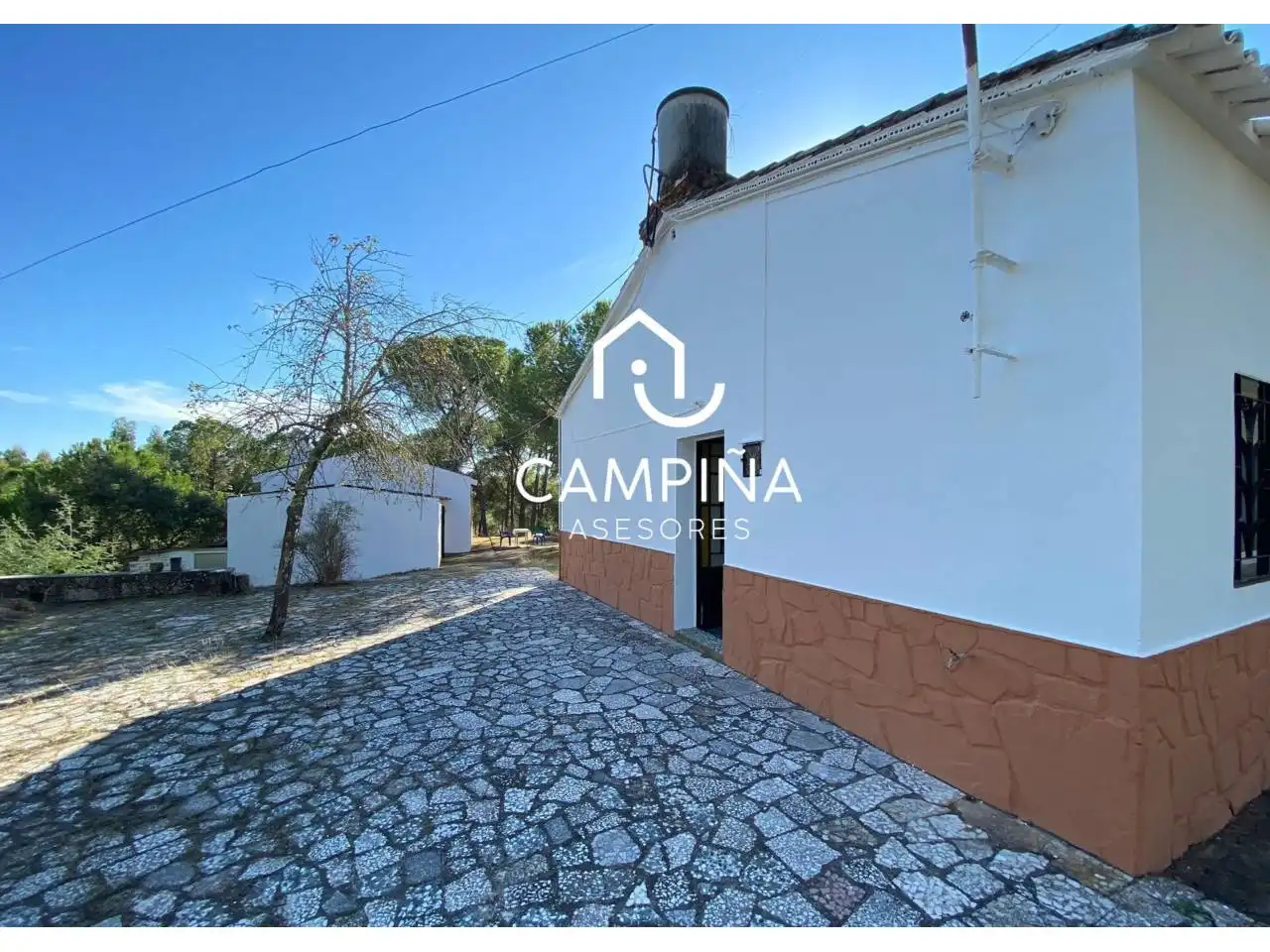 Vista exterior de Finca rústica en venda en Beas amb Jardí privat, Terrassa i Moblat