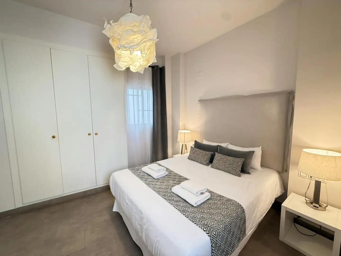Schlafzimmer von Wohnung zur Miete in Valencia mit Klimaanlage, Heizung und Möbliert