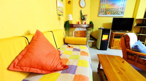 Foto 4 de Casa adosada en venta en Cacabelos, León