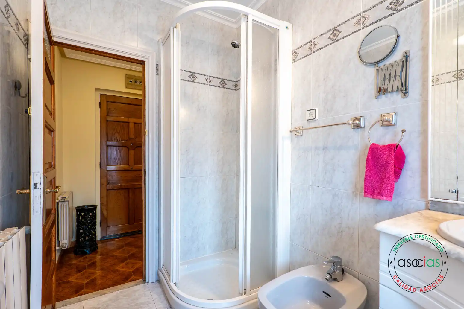 Baño de Piso en venta en Gijón  con Calefacción y Jardín privado