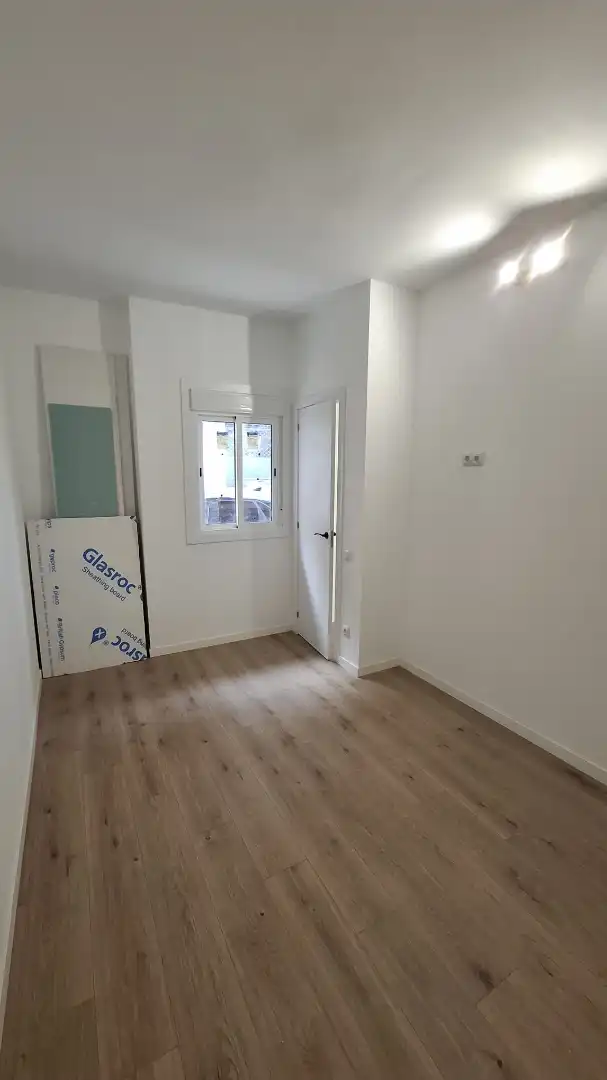 Piso en venta en Barcelona con Parquet, Horno y Alarma