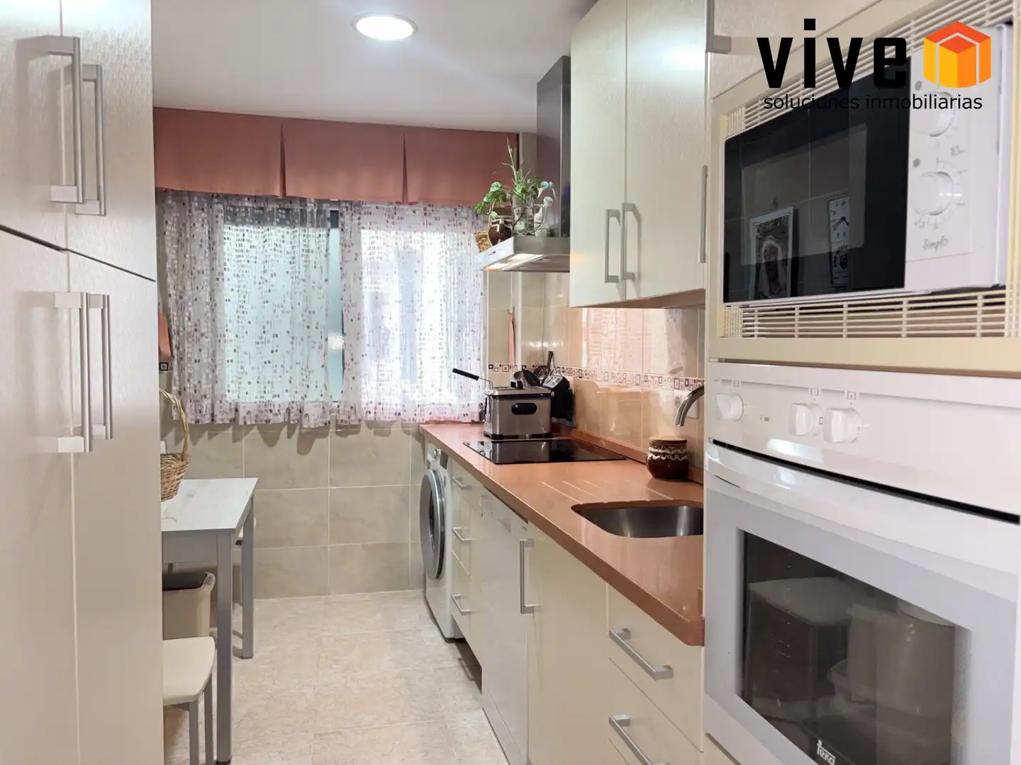 Cocina de Piso en venta en Sevilla con Calefacción y Terraza