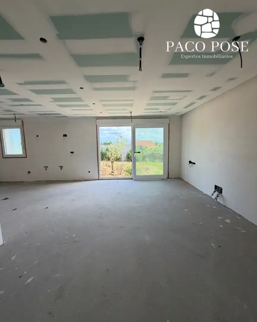 Sala d'estar de Casa o xalet en venda en Carballo amb Jardí privat