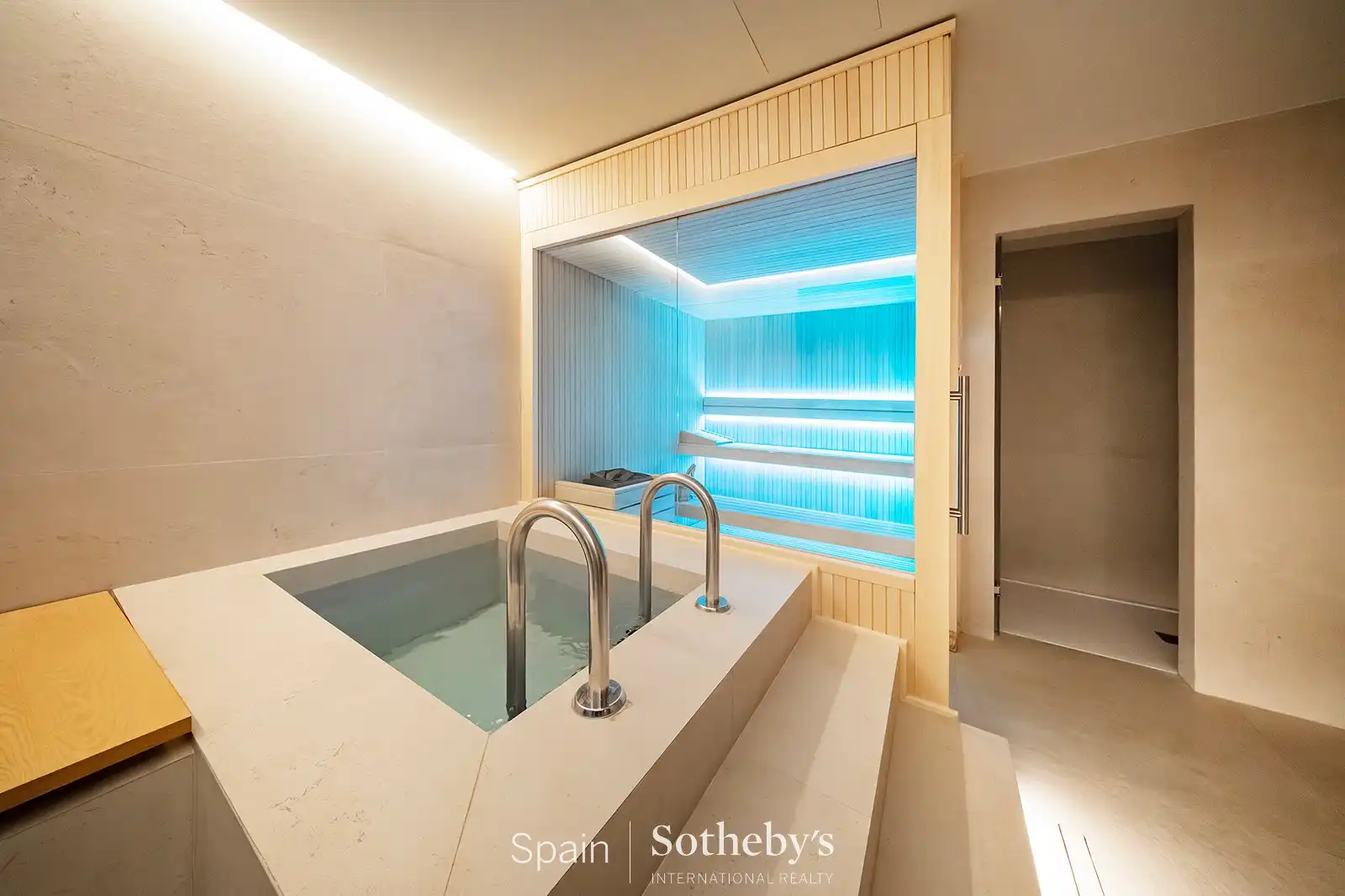 Piscina de Apartamento en venta en Madrid con Aire acondicionado, Calefacción y Terraza
