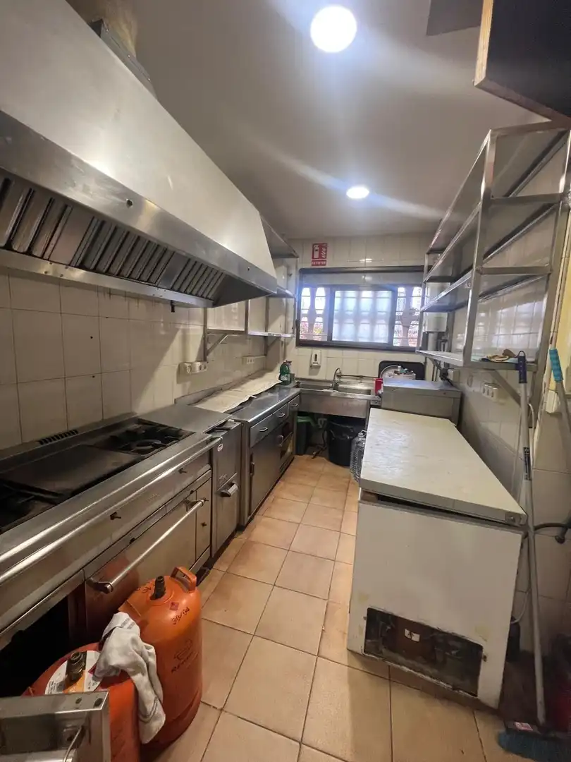 Cuina de Local en venda en Benidorm amb Aire condicionat i Moblat