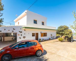 Vista exterior de Casa o xalet en venda en Valsequillo de Gran Canaria amb Aire condicionat, Terrassa i Piscina