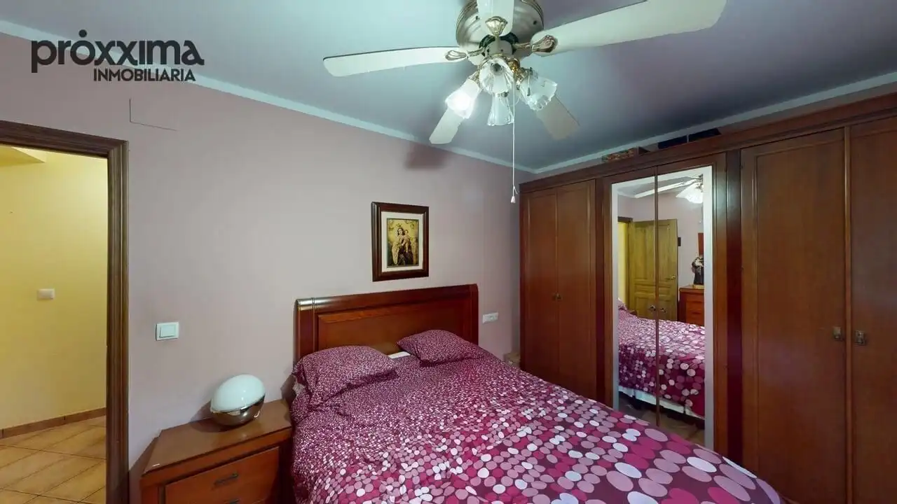 Dormitori de Casa o xalet en venda en La Rinconada amb Jardí privat, Terrassa i Traster