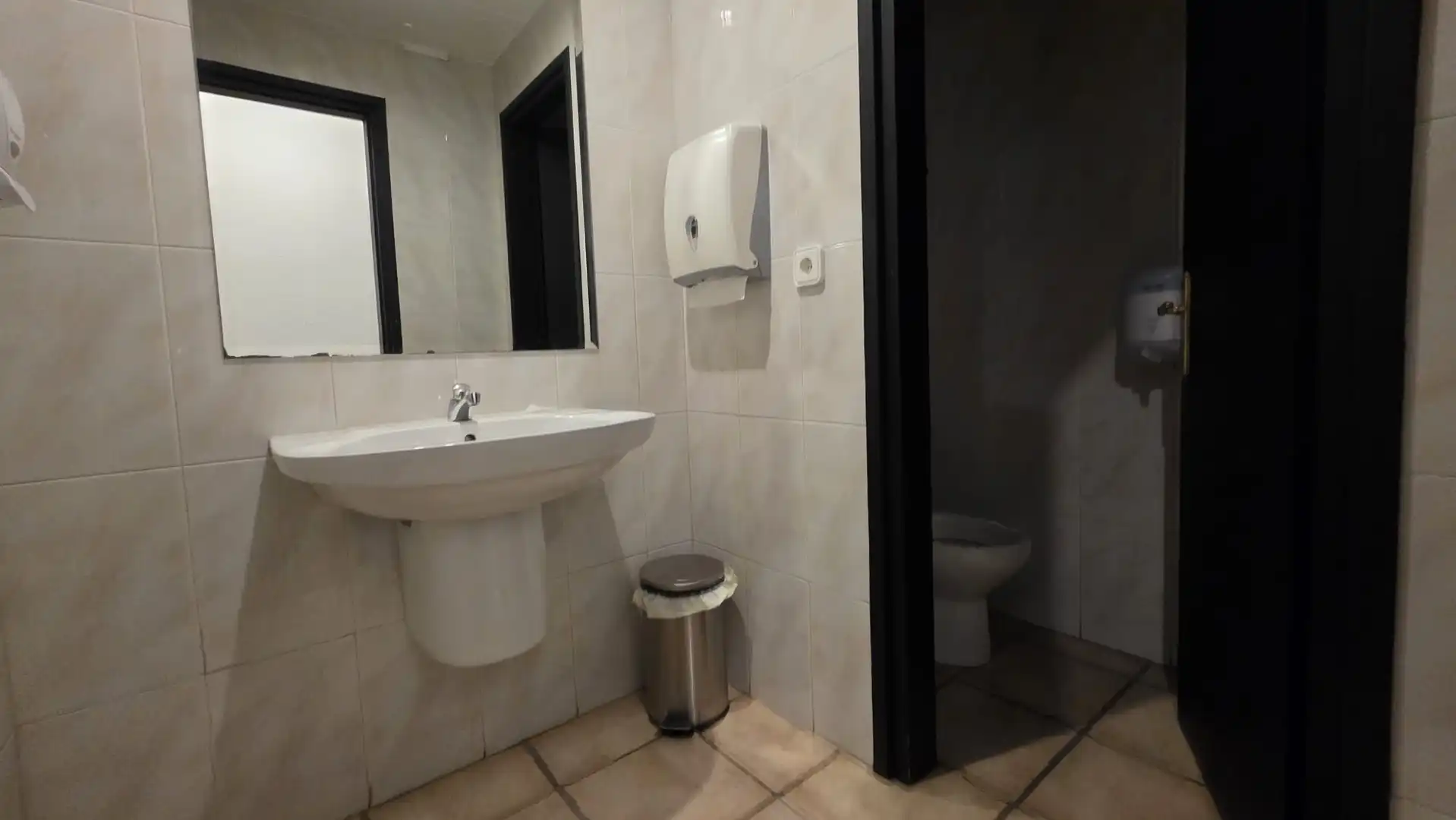 Bathroom of Commercial properties for transfer in Taradell