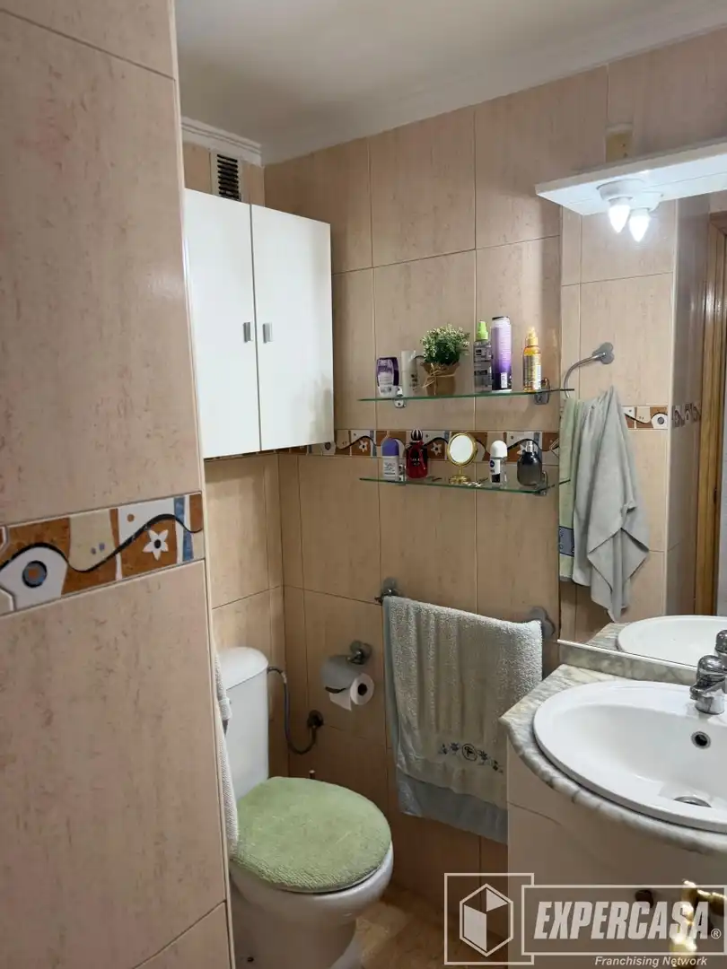 Badezimmer von Wohnungen zur Miete in Silla mit Klimaanlage, Terrasse und Möbliert