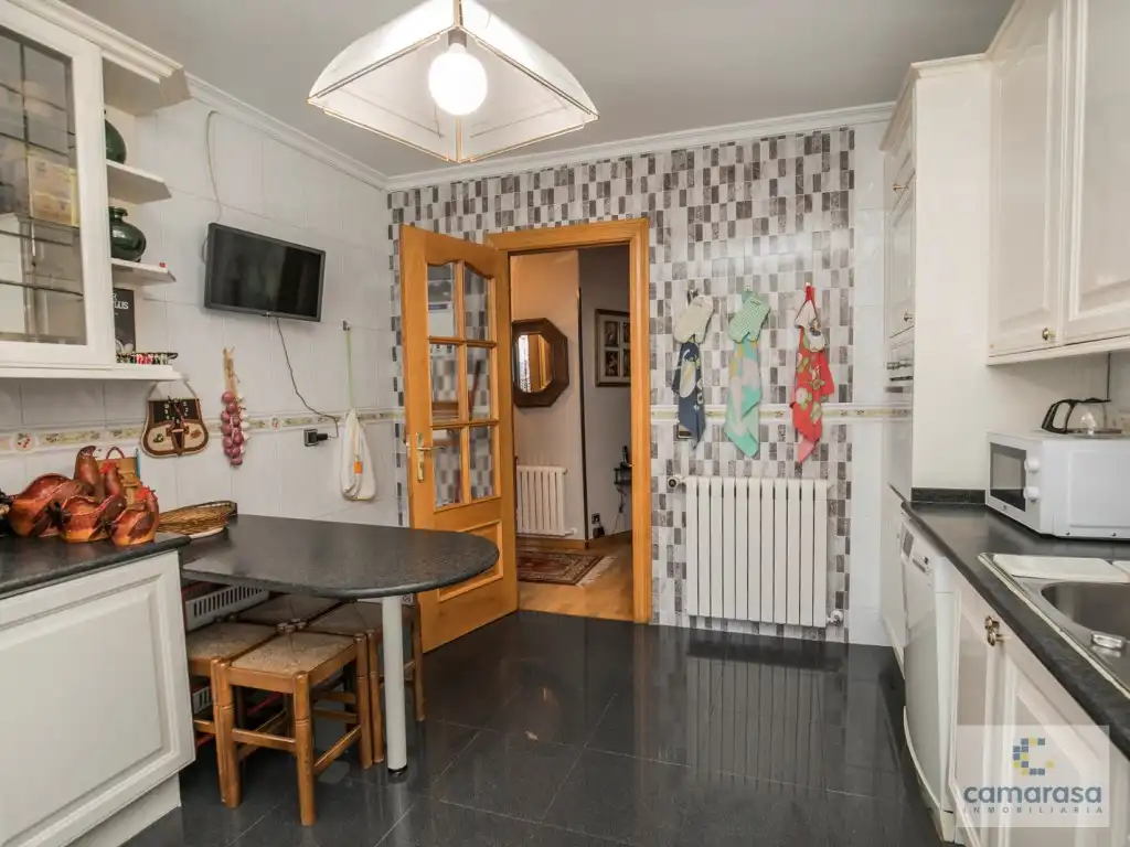 Cocina de Casa o chalet en venta en Ávila con Jardín privado, Piscina y Piscina comunitaria