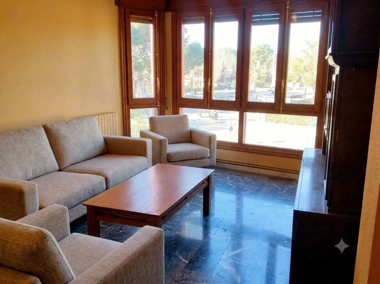 Sala d'estar de Casa o xalet en venda en Andorra (Teruel) amb Calefacció, Terrassa i Piscina