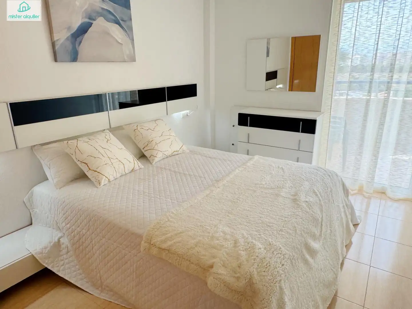 Habitación de Apartamento de alquiler en El Campello con Aire acondicionado, Jardín privado y Terraza