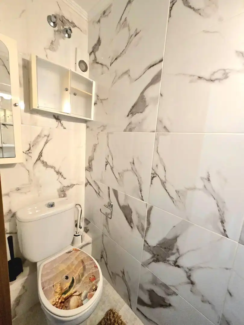 Badezimmer von Wohnung zum Verkauf in Torremolinos mit Klimaanlage, Privatgarten und Terrasse