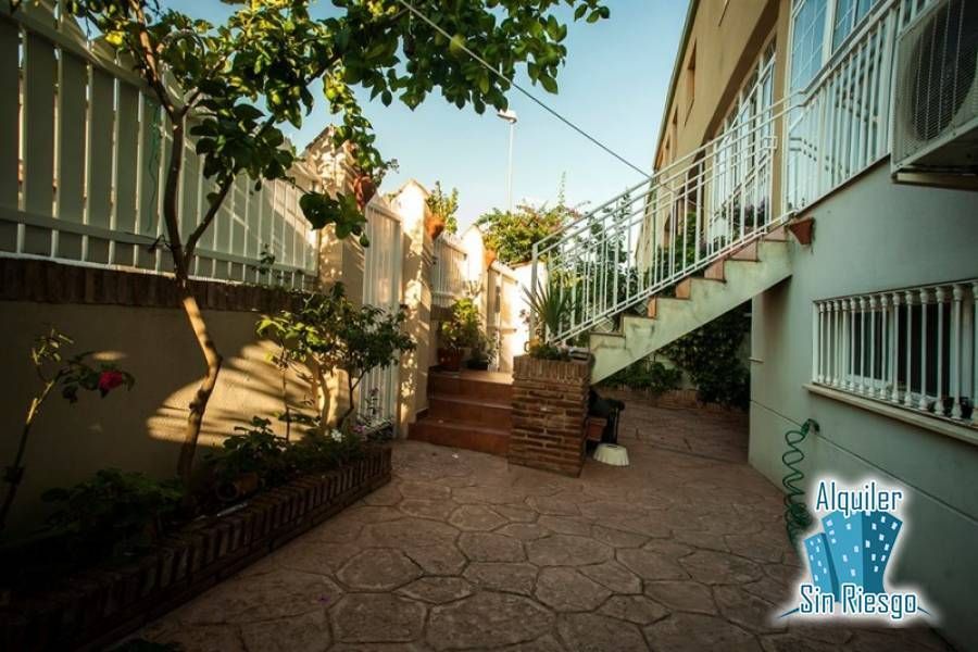 Exterior view of Single-family semi-detached for sale in Cáceres Capital  with Air Conditioner and Terrace